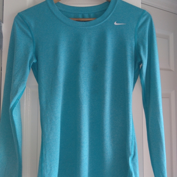 Nike Tops - Nike Dri-fit top!!